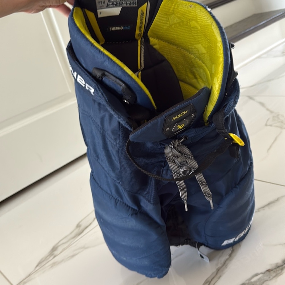 Bauer youth hockey shorts size Large